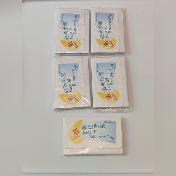 Facial Oil Blotting Sheets - Picture 2 of 3